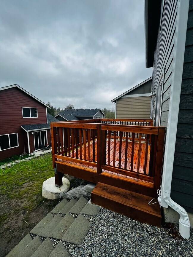 Building Photo - 2022 Built, 4 Bedroom, Beautiful Home!