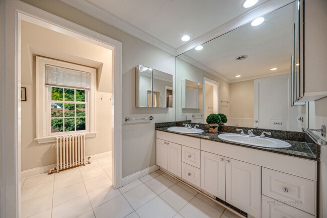 Building Photo - 662 Greenview Pl