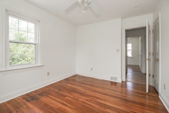 Building Photo - 3372 Sutton Rd
