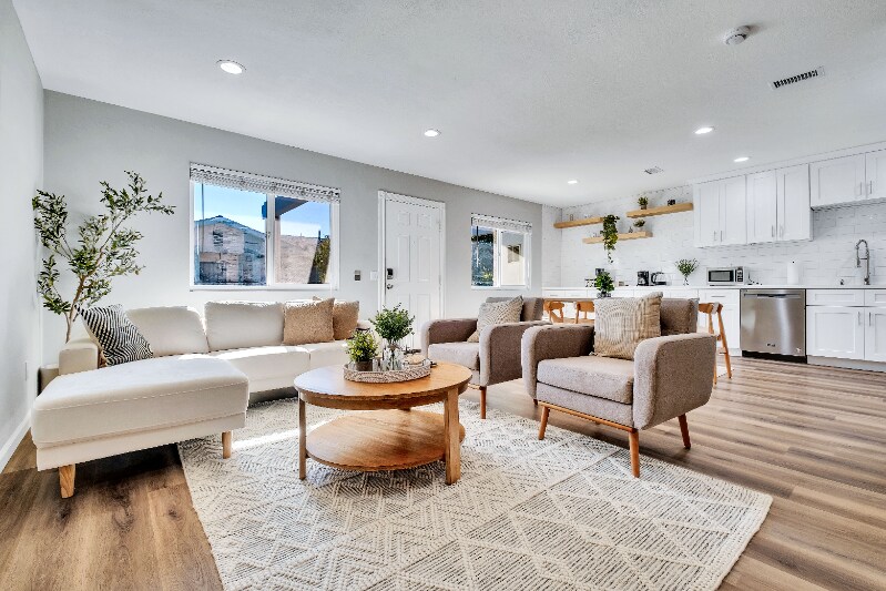 Primary Photo - 2361 Gonzaga Ln