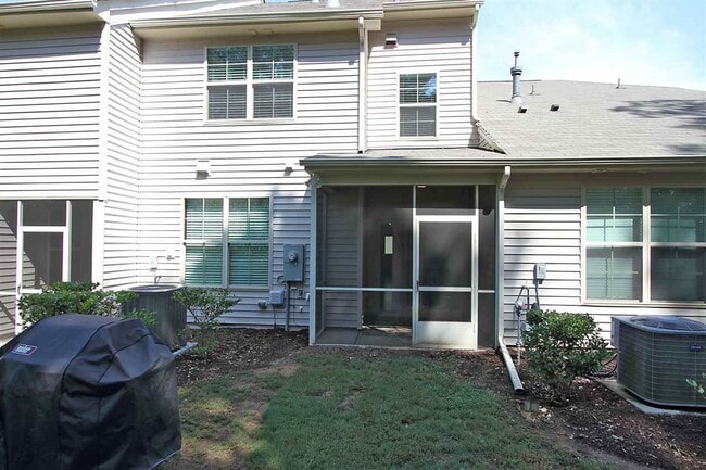 Building Photo - Spacious 3Bedroom Townhome in Thompson Rid...