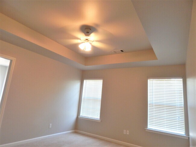 Building Photo - 451 Wisteria Dr
