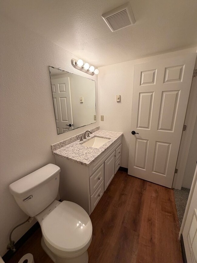 Building Photo - 2 Bedroom 1 Bathroom