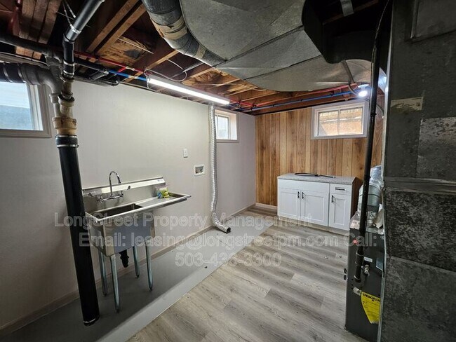 Building Photo - 8010 NE Prescott St