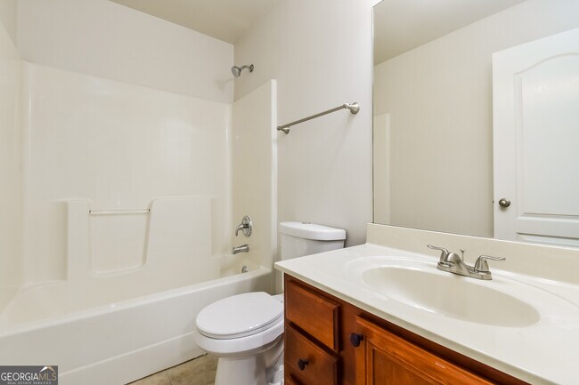 Building Photo - 111 Iverson Pl