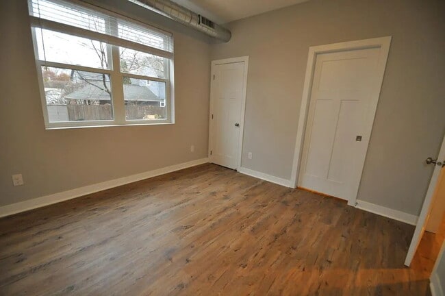 Building Photo - Spacious 2 Bedroom 2 Bathroom On the Greenway!