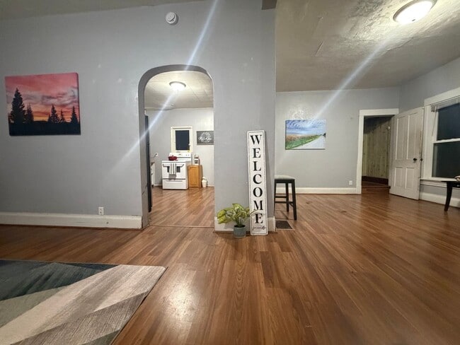 Primary Photo - 2 bed, 1 bath home for rent in West Waterloo