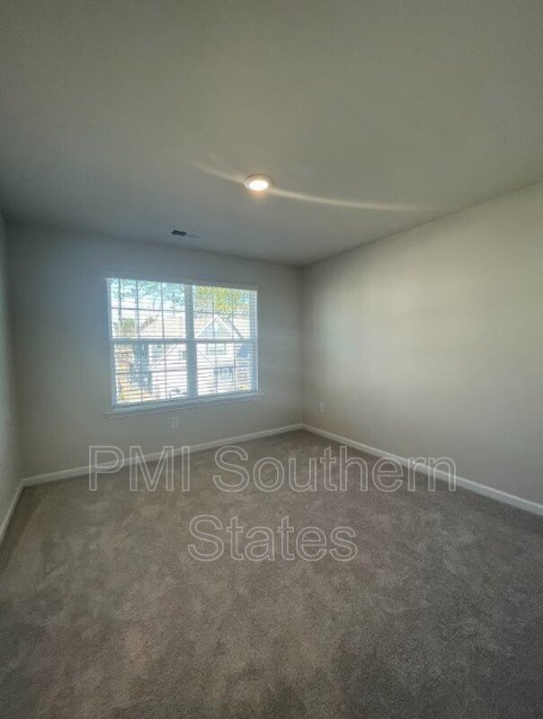 Building Photo - 134 Magnolia St