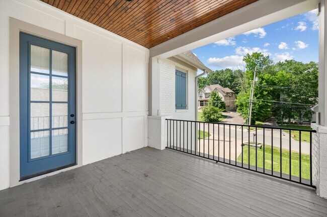 Building Photo - 1735 Hillmont Dr