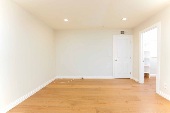 Building Photo - !! DESIRABLE 3 BEDROOM 3 BATHROOM LOCATED IN BEAUTIFUL RANCHO PALOS VERDES !!
