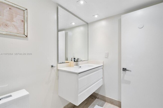 Building Photo - 600 Parkview Dr