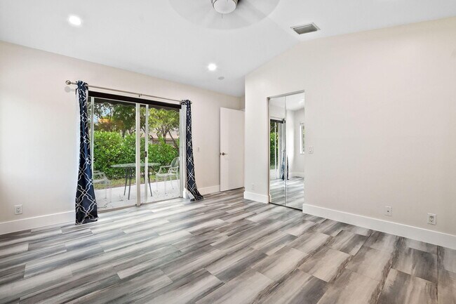 Building Photo - 4498 Dogwood Cir