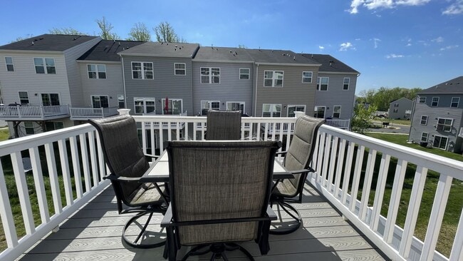 Building Photo - 3-Level Townhouse in Stafford