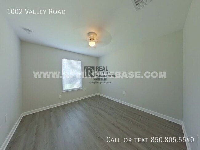 Building Photo - 1002 Valley Rd