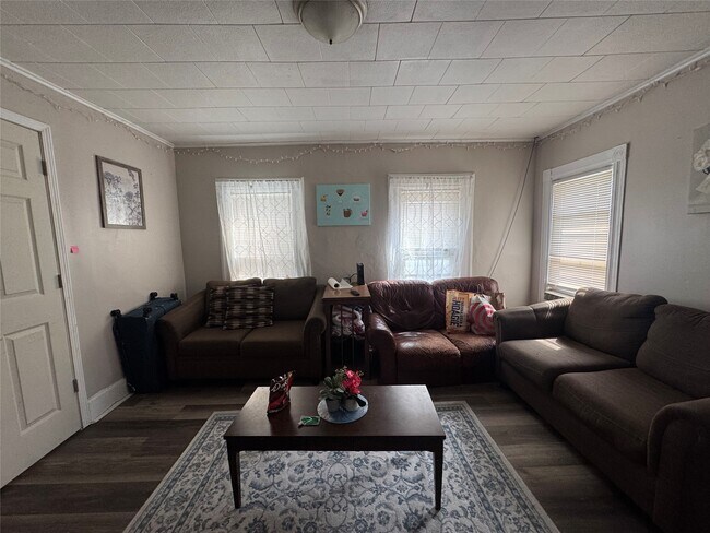 Building Photo - 44 Leroy St