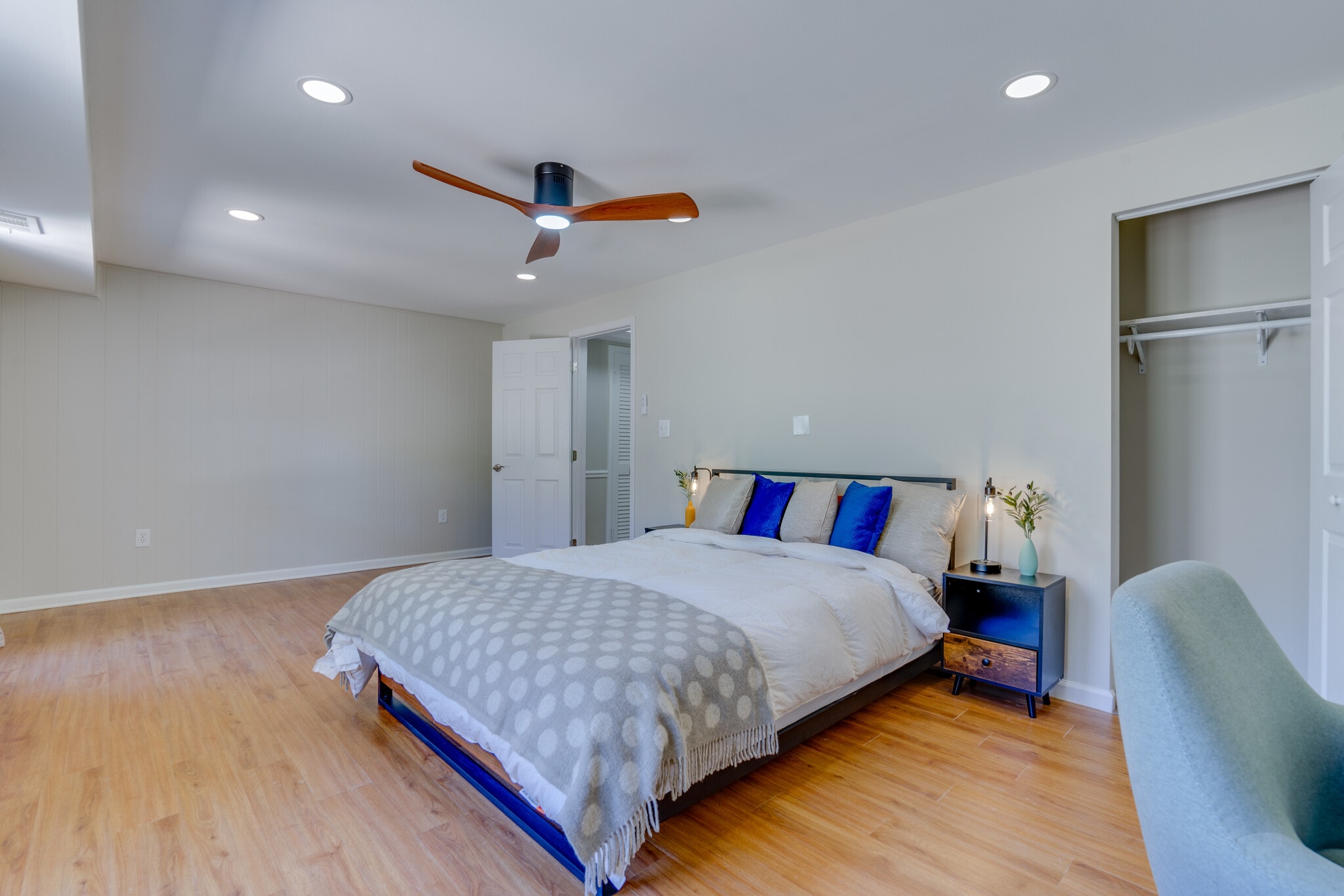 Room 2 (Walkout) - 8056 Central Park Dr