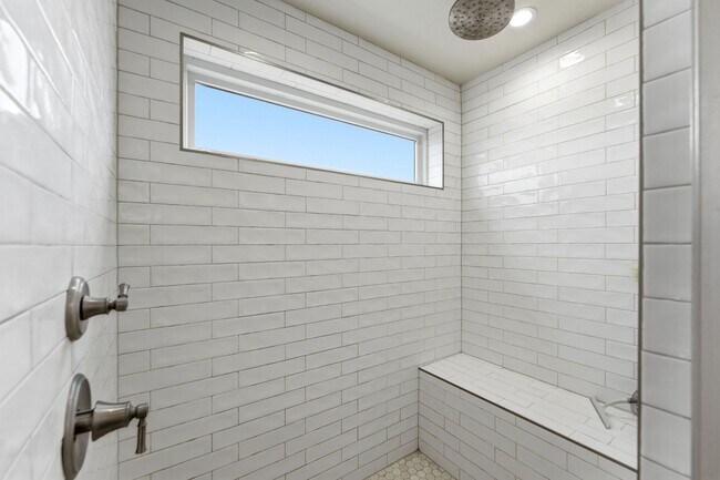 Building Photo - 415 E Earl St