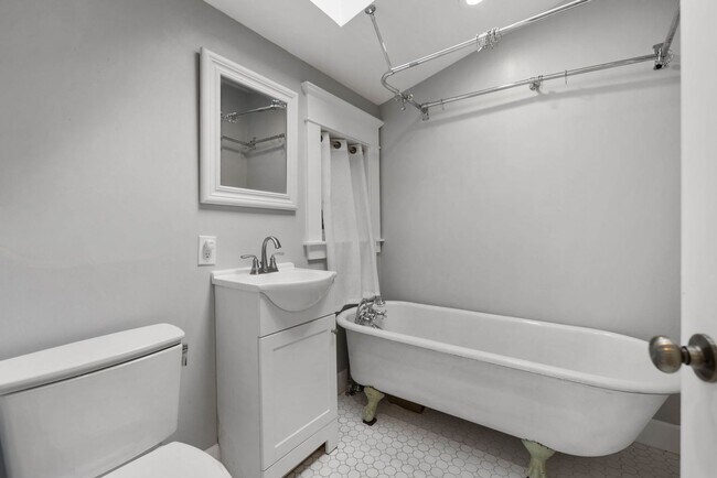 Building Photo - 712 SW 3rd Pl