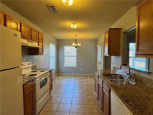 Building Photo - 6208 SW Meadow Well Ave