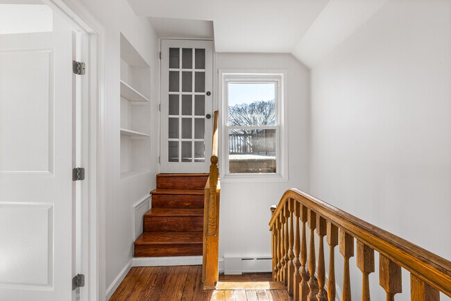 Building Photo - 2428 Poplar St
