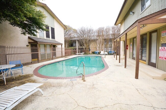 Building Photo - 12816 Midway Rd