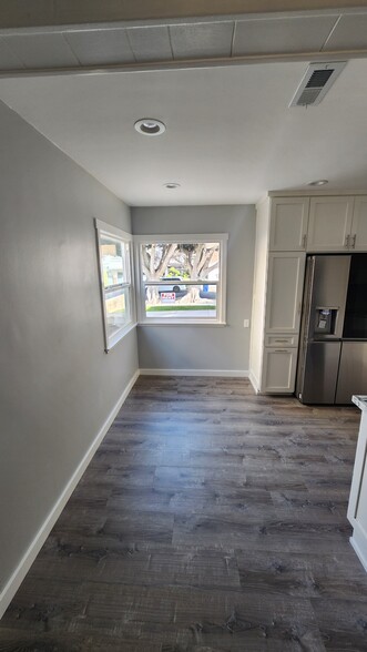 Building Photo - 414 Avenue F