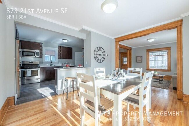 Building Photo - 873 21st Ave SE