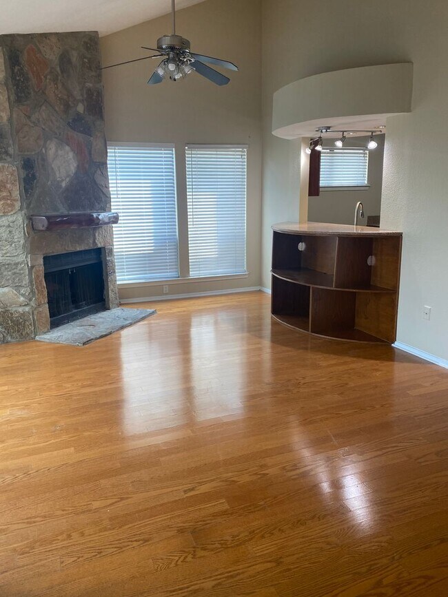 Building Photo - K206 - Treehouse #221