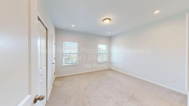 Building Photo - 215 Pine Bluff Dr