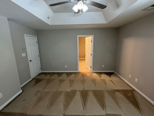 Building Photo - 152 N Arcadian Way