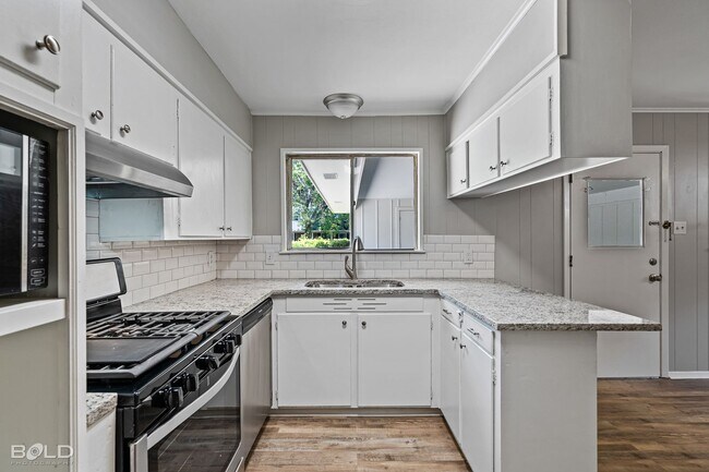 Building Photo - 321 Tallow Ln