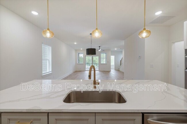 Building Photo - 337 Sophia Rain Dr
