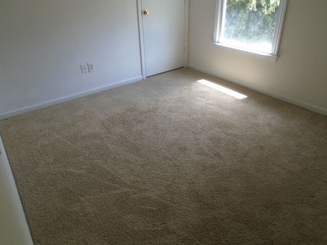 Building Photo - Beaver Creek South