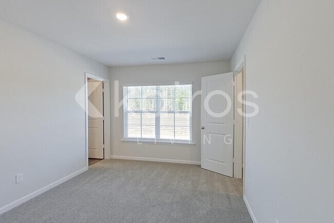 Building Photo - 2461 Banyan Cir