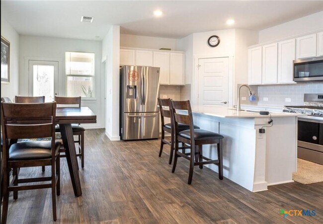 Building Photo - 14020 Neskar Dr