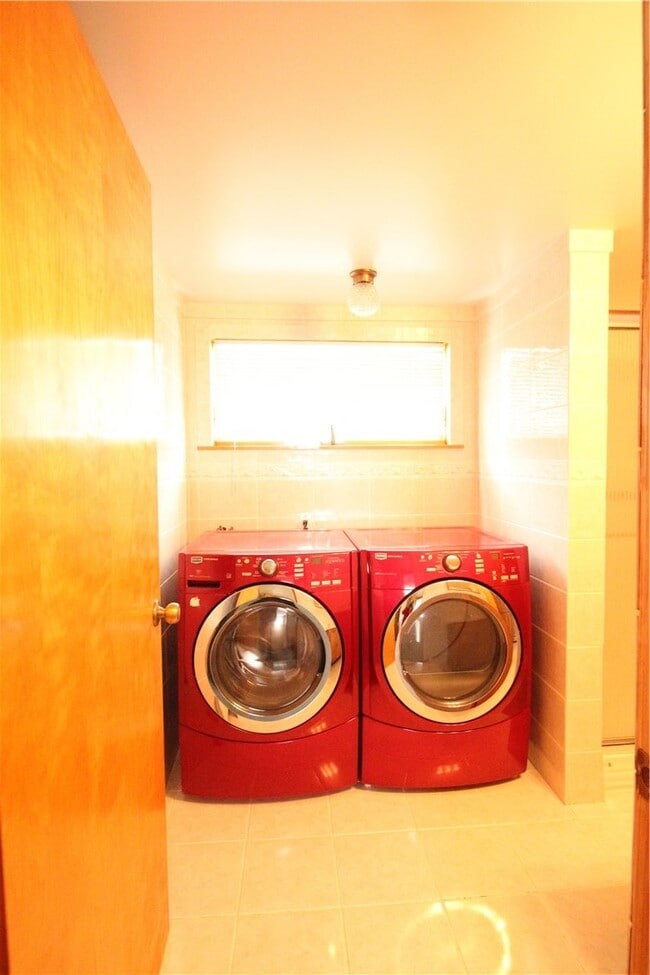 Building Photo - 213-215-215 Conhocton St