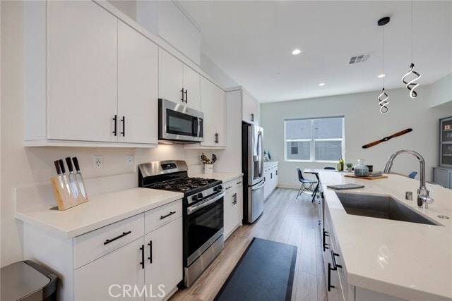 Building Photo - 987 E Mason Ln