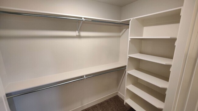 Building Photo - Modern 3 bed 2.5 bath TH for Rent in West Haven!