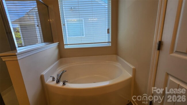 Building Photo - 508 Knothole Ln