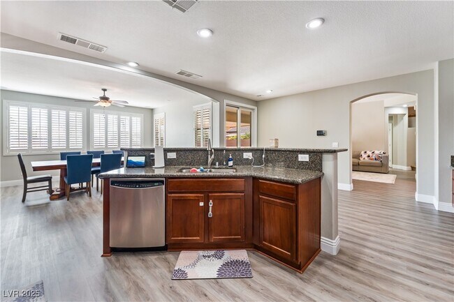 Building Photo - 1005 Windwalker Ave