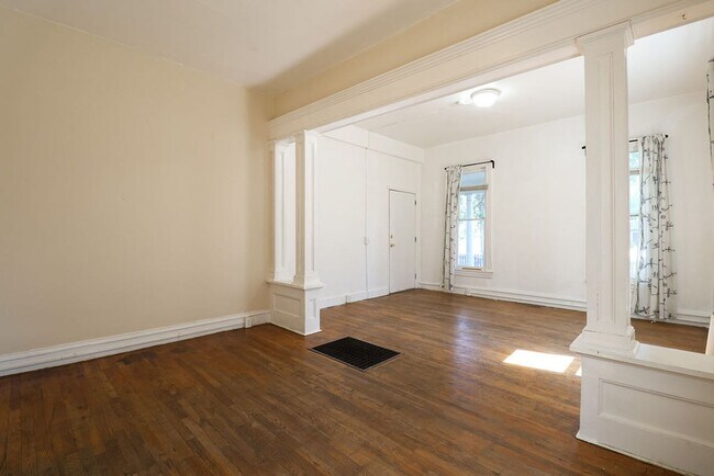 Building Photo - 605 Mathews St