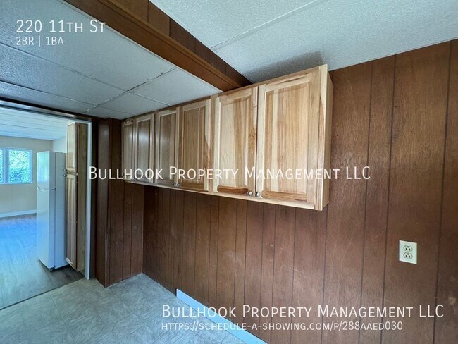 Building Photo - 220 11th St