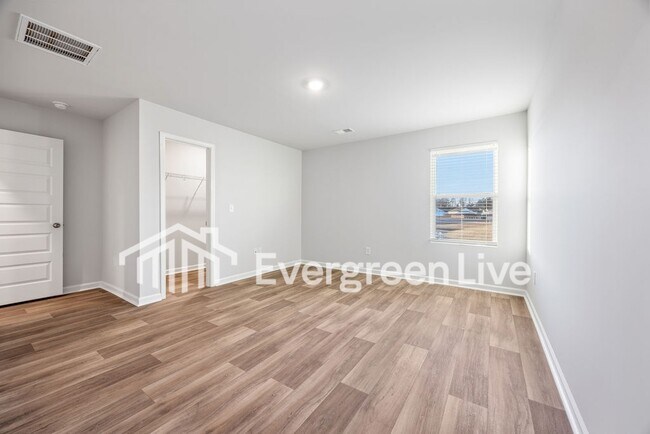 Building Photo - 1708 King Oaks Lp