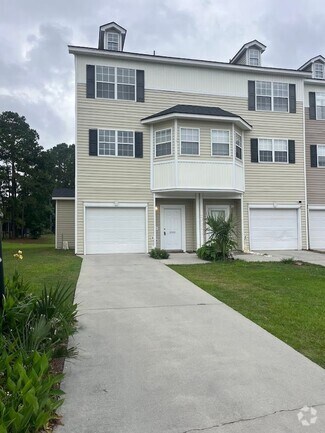 Building Photo - Available now. 3BR/3.5 BA Townhome in Ashl...