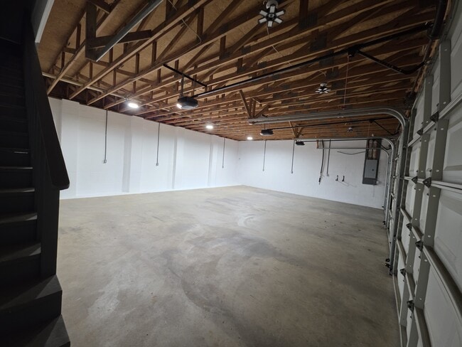 Building Photo - 105 Becky Dr