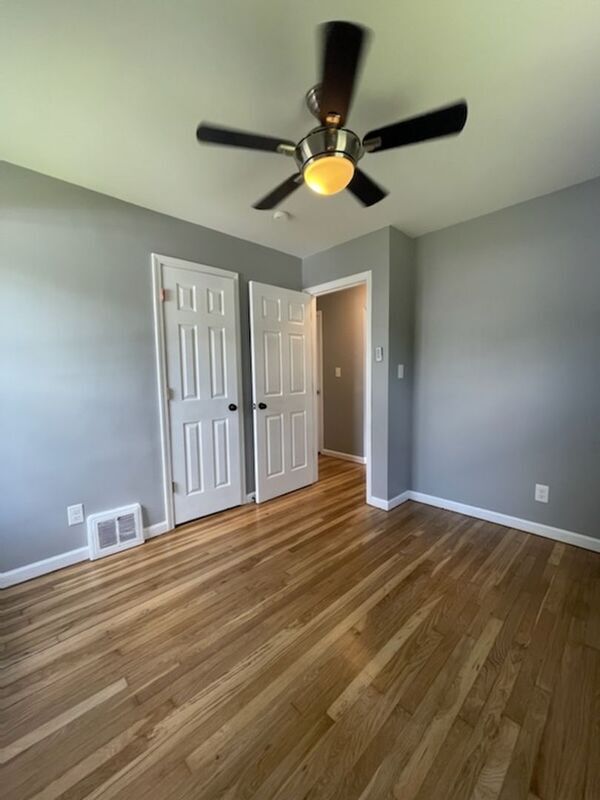 Building Photo - 2225 Suncrest Dr