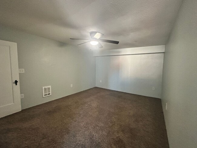 Building Photo - Large 1 bed 1 bath in downtown Hamilton