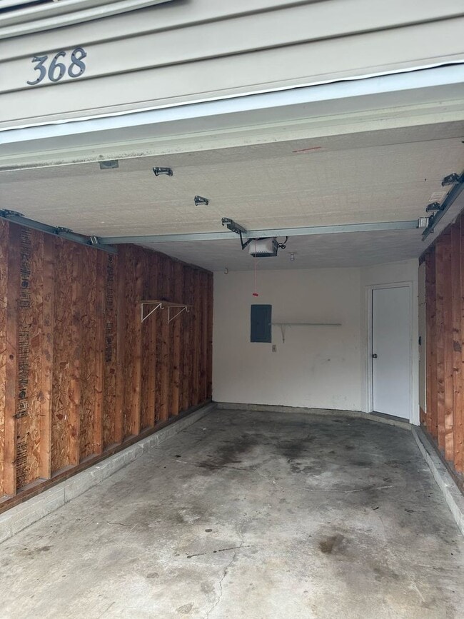 Building Photo - Rockford Townhomes East