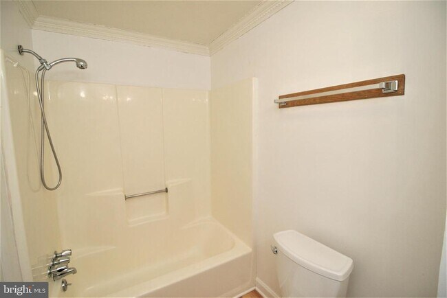 Building Photo - 118 Middle Point Ct