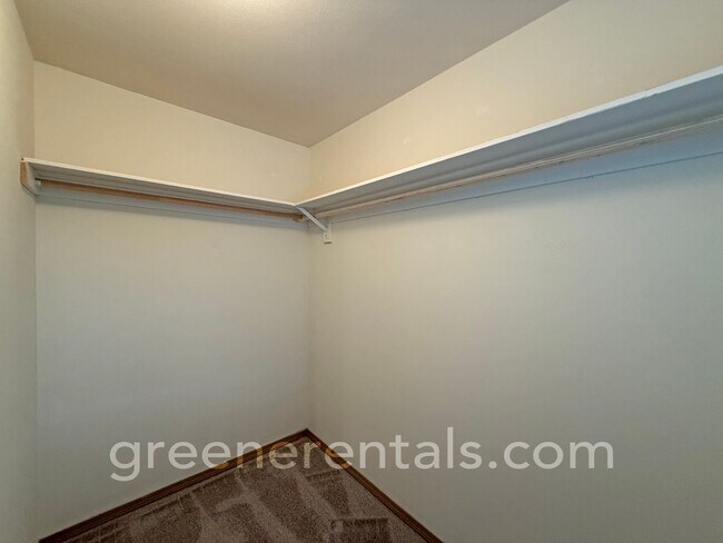 Building Photo - 3 Bed 2.5 Bath Townhouse in Lancaster off ...